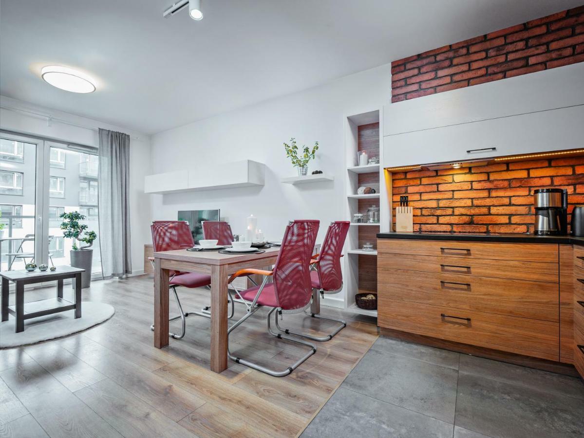 Apartamenty Homely Place Serce Poznania - Stary Rynek - Parking エクステリア 写真